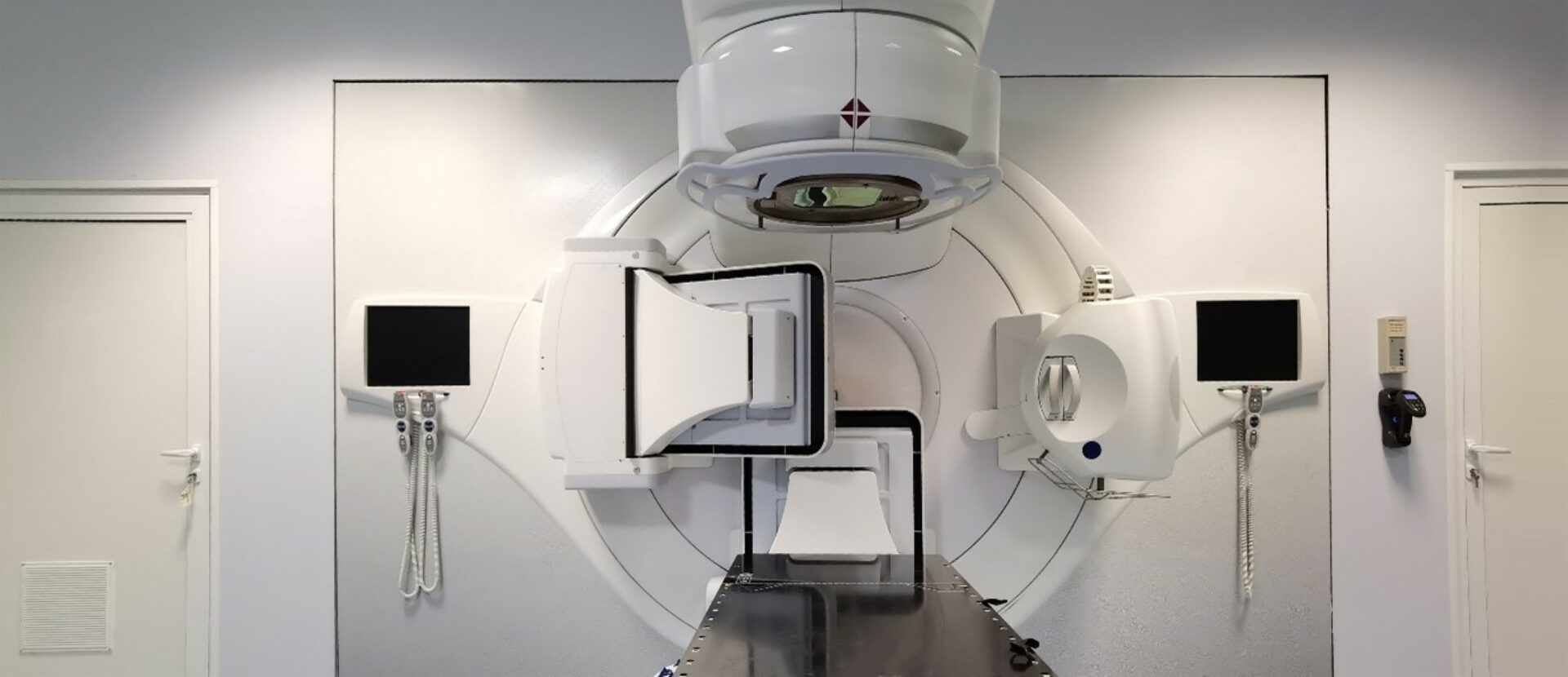 Low-dose radiotherapy equipment used for benign conditions